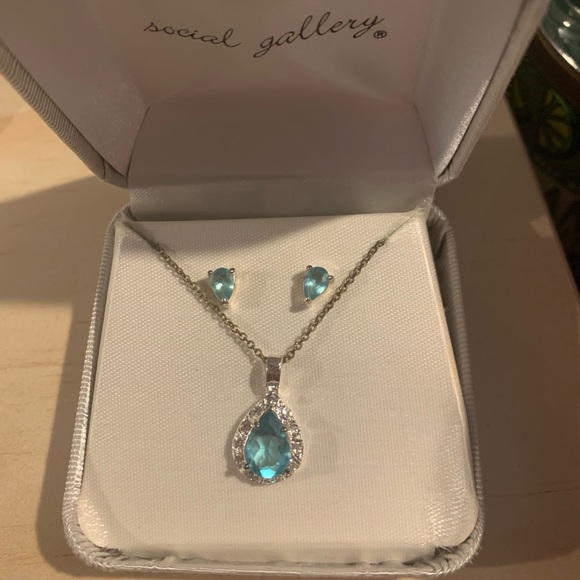 Social Gallery necklace and earrings - Picture 1 of 3